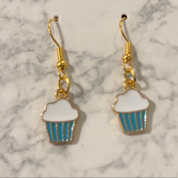 🔴Handmade Cupcake Earrings🧁 - Picture 3 of 4